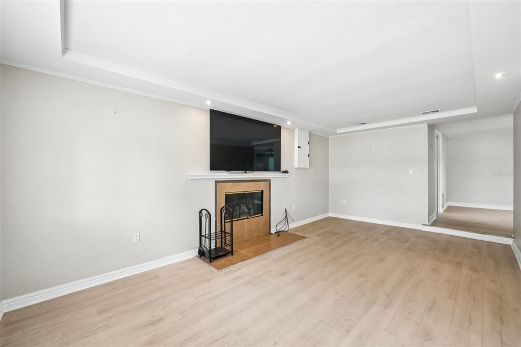 For Sale: $399,900 (3 beds, 2 baths, 1430 Square Feet)