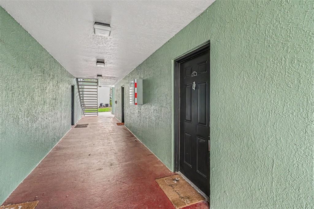 For Sale: $145,000 (1 beds, 1 baths, 830 Square Feet)
