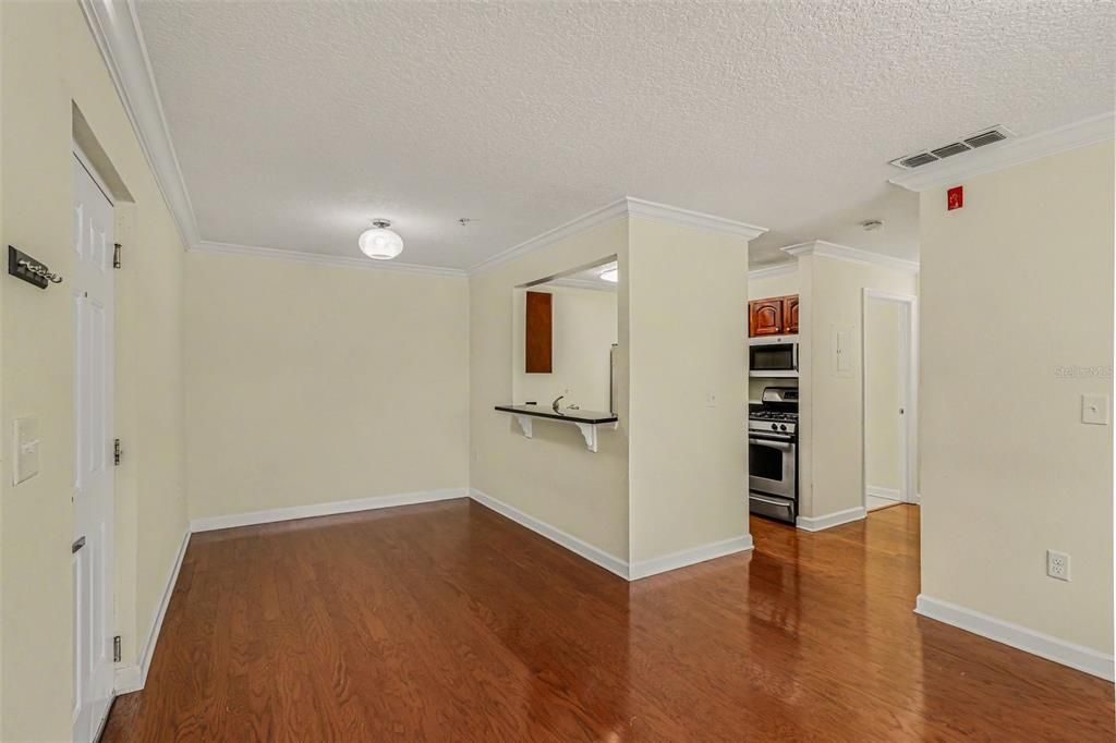 For Sale: $145,000 (1 beds, 1 baths, 830 Square Feet)