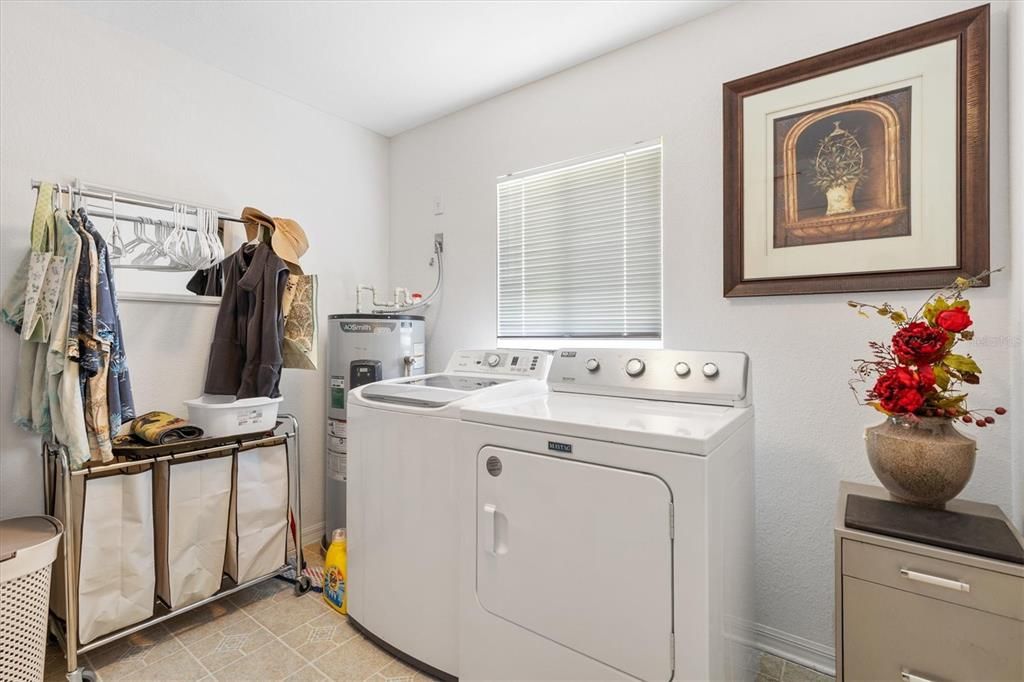 На продажу: $295,000 (2 спален, 2 ванн, 1884 Квадратных фут)