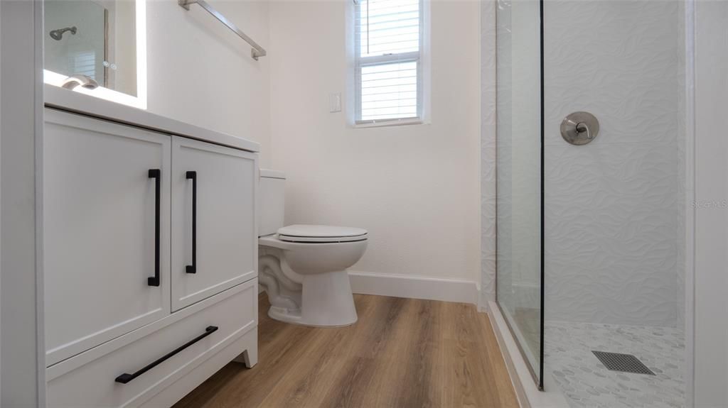 For Sale: $155,999 (2 beds, 1 baths, 780 Square Feet)