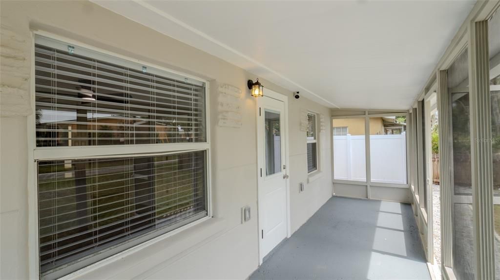 For Sale: $155,999 (2 beds, 1 baths, 780 Square Feet)