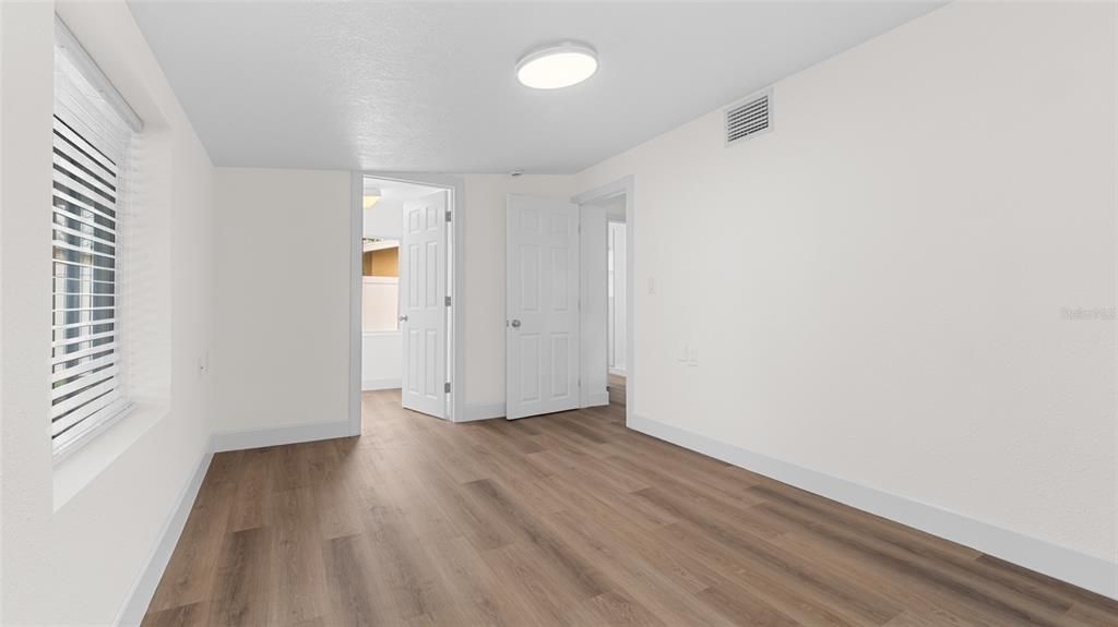 For Sale: $155,999 (2 beds, 1 baths, 780 Square Feet)