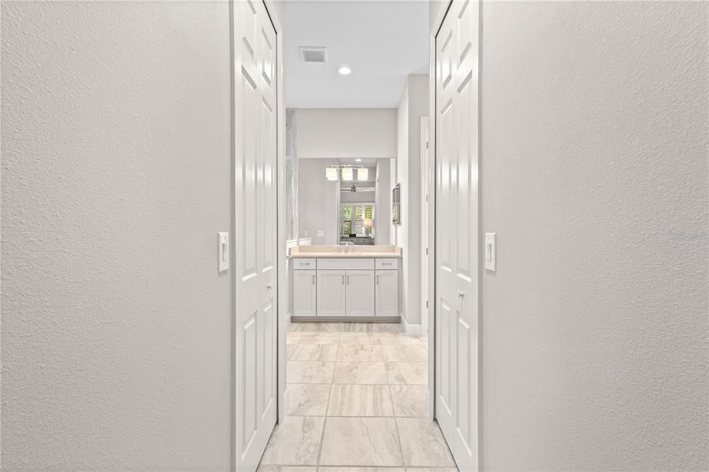 En Venta: $874,000 (4 camas, 3 baños, 2683 Pies cuadrados)