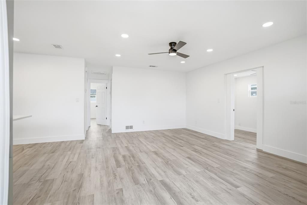 For Sale: $319,900 (3 beds, 2 baths, 1345 Square Feet)