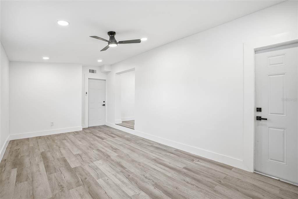 For Sale: $319,900 (3 beds, 2 baths, 1345 Square Feet)