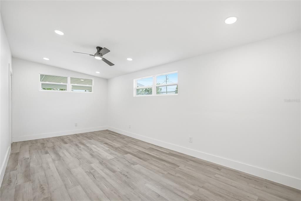 For Sale: $319,900 (3 beds, 2 baths, 1345 Square Feet)