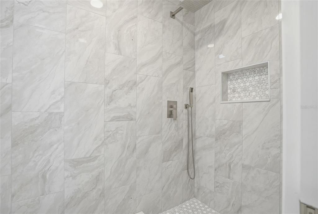 For Sale: $319,900 (3 beds, 2 baths, 1345 Square Feet)