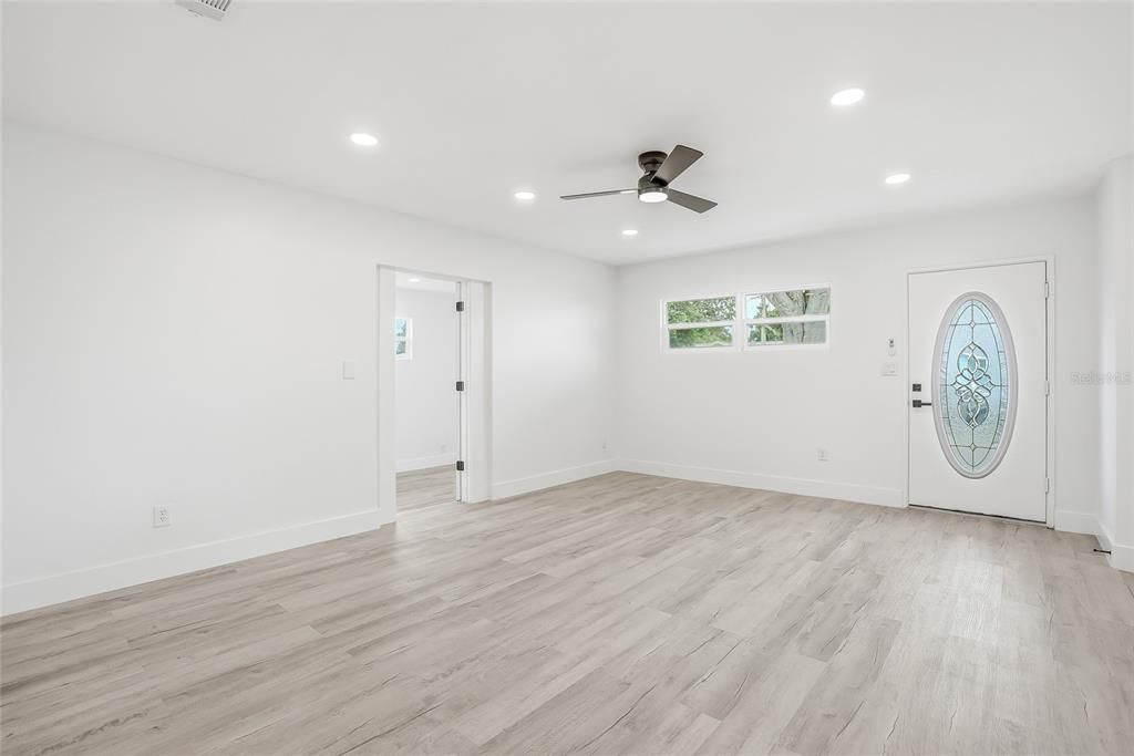 For Sale: $319,900 (3 beds, 2 baths, 1345 Square Feet)