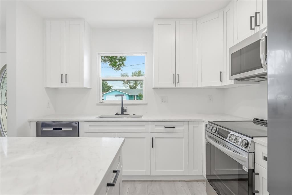 For Sale: $319,900 (3 beds, 2 baths, 1345 Square Feet)