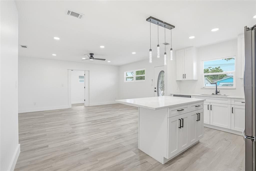 For Sale: $319,900 (3 beds, 2 baths, 1345 Square Feet)