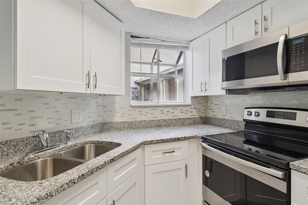 For Sale: $109,900 (2 beds, 2 baths, 864 Square Feet)
