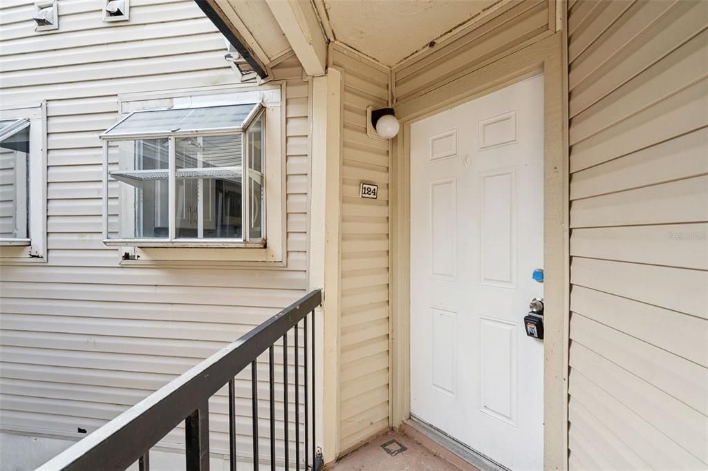 For Sale: $109,900 (2 beds, 2 baths, 864 Square Feet)