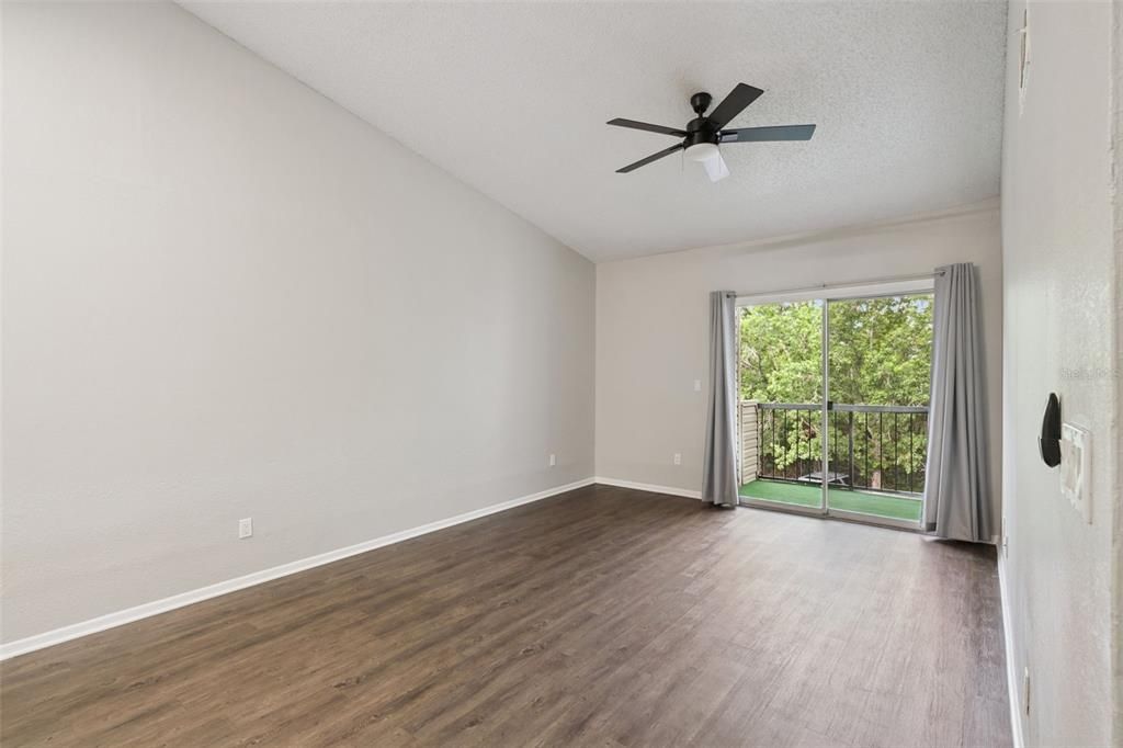 For Sale: $109,900 (2 beds, 2 baths, 864 Square Feet)