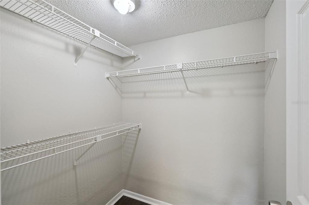 For Sale: $109,900 (2 beds, 2 baths, 864 Square Feet)