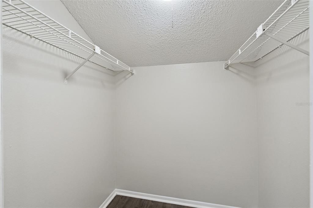 For Sale: $109,900 (2 beds, 2 baths, 864 Square Feet)