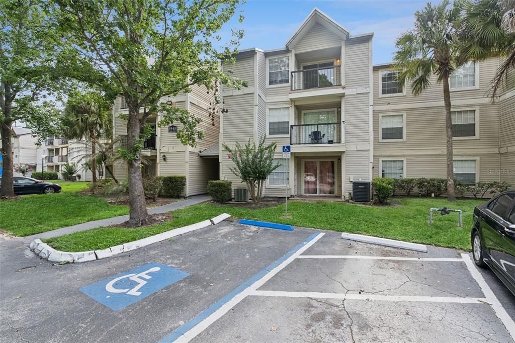 For Sale: $109,900 (2 beds, 2 baths, 864 Square Feet)