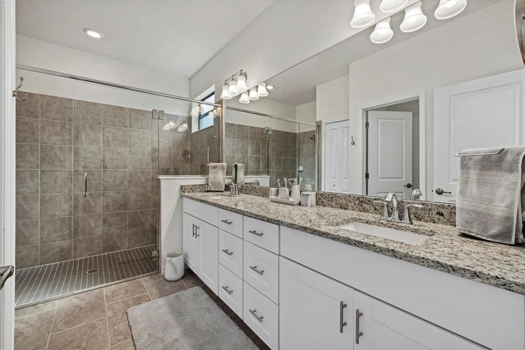 For Sale: $325,000 (4 beds, 3 baths, 2032 Square Feet)
