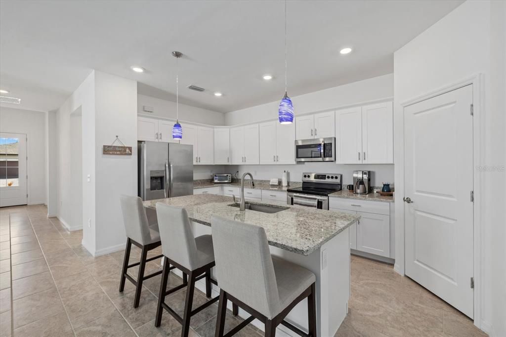 For Sale: $325,000 (4 beds, 3 baths, 2032 Square Feet)
