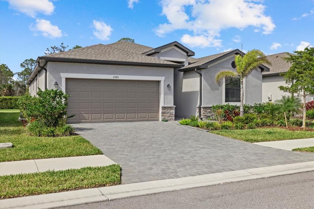 For Sale: $325,000 (4 beds, 3 baths, 2032 Square Feet)