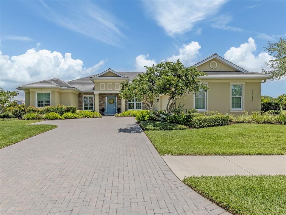For Sale: $1,199,000 (3 beds, 3 baths, 3421 Square Feet)