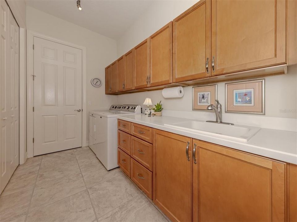 For Sale: $1,199,000 (3 beds, 3 baths, 3421 Square Feet)