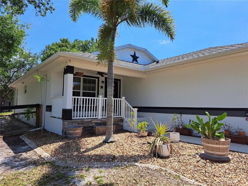 For Rent: $2,000 (2 beds, 2 baths, 1186 Square Feet)