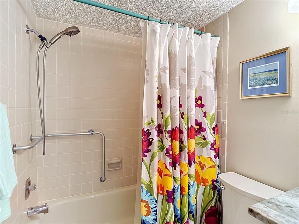 For Sale: $133,900 (2 beds, 2 baths, 1144 Square Feet)