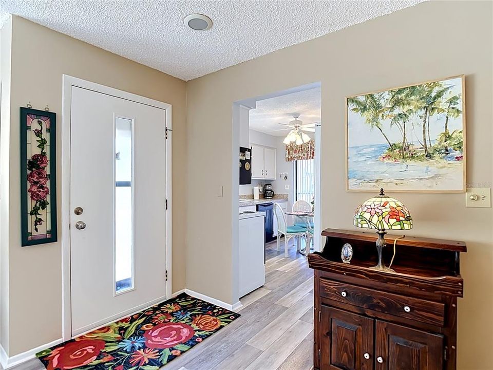 For Sale: $133,900 (2 beds, 2 baths, 1144 Square Feet)