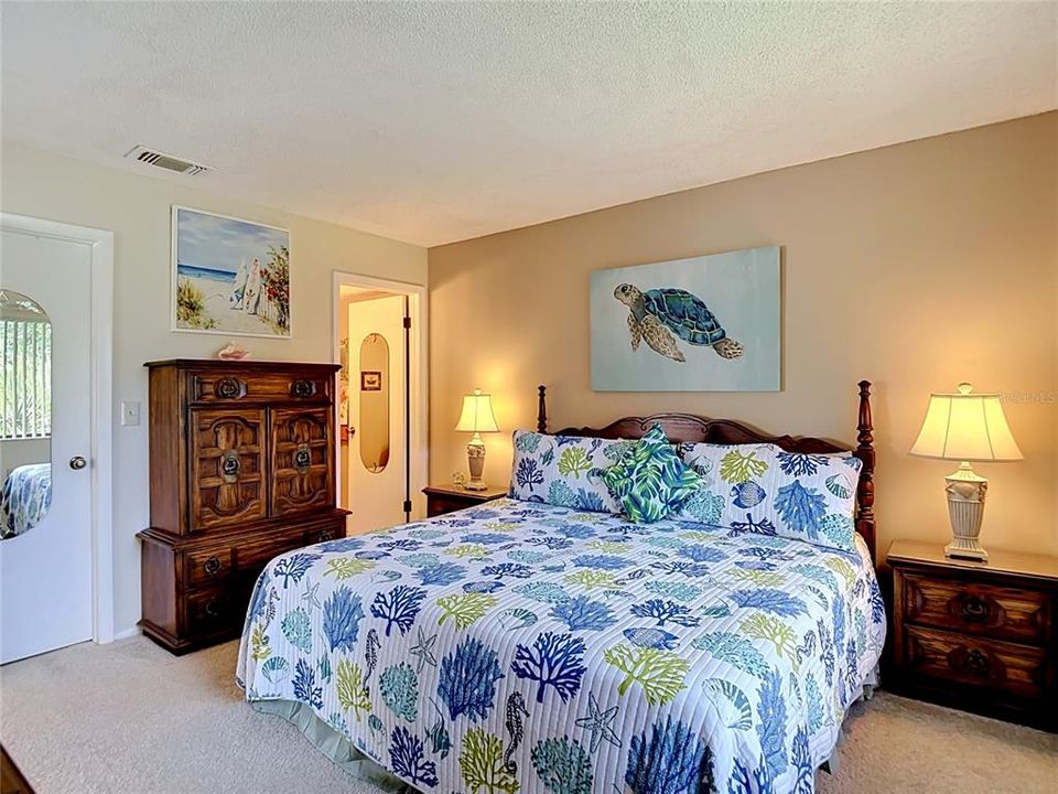 For Sale: $133,900 (2 beds, 2 baths, 1144 Square Feet)