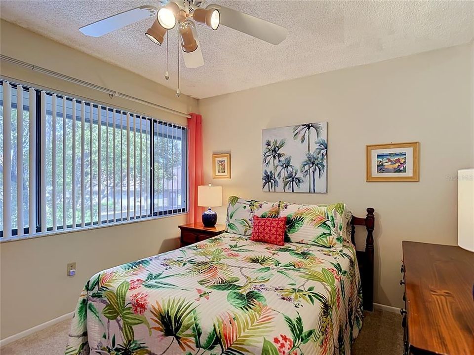 For Sale: $133,900 (2 beds, 2 baths, 1144 Square Feet)