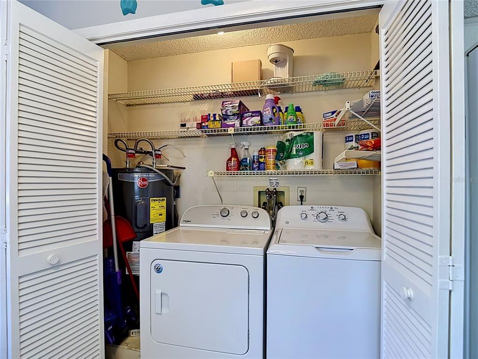 For Sale: $133,900 (2 beds, 2 baths, 1144 Square Feet)