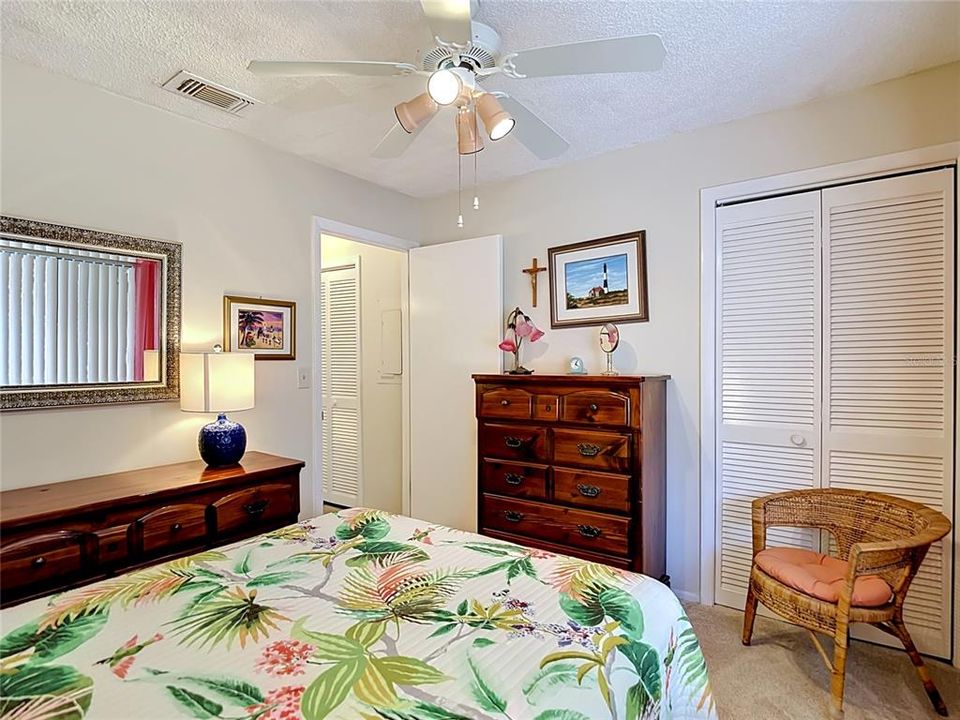 For Sale: $133,900 (2 beds, 2 baths, 1144 Square Feet)
