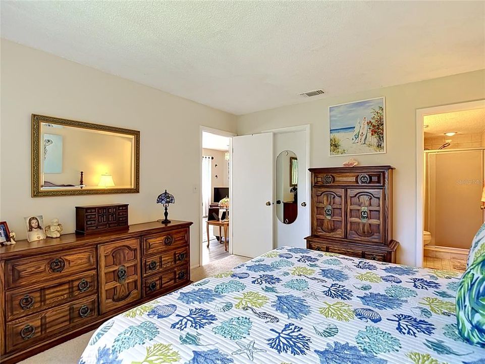For Sale: $133,900 (2 beds, 2 baths, 1144 Square Feet)