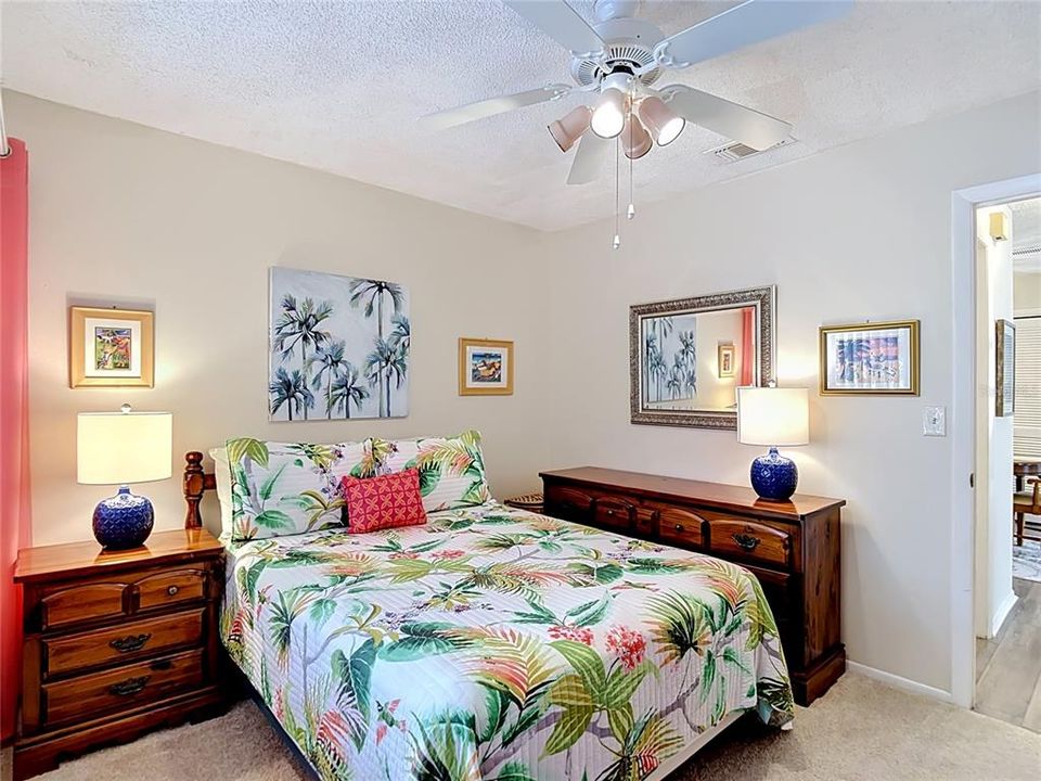 For Sale: $133,900 (2 beds, 2 baths, 1144 Square Feet)