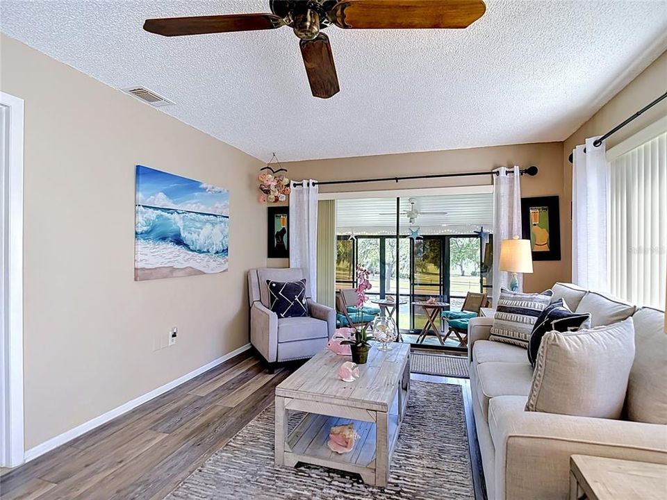 For Sale: $133,900 (2 beds, 2 baths, 1144 Square Feet)