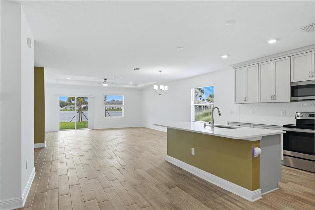 For Sale: $395,000 (4 beds, 2 baths, 1918 Square Feet)