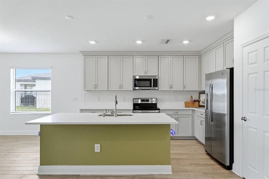 For Sale: $395,000 (4 beds, 2 baths, 1918 Square Feet)