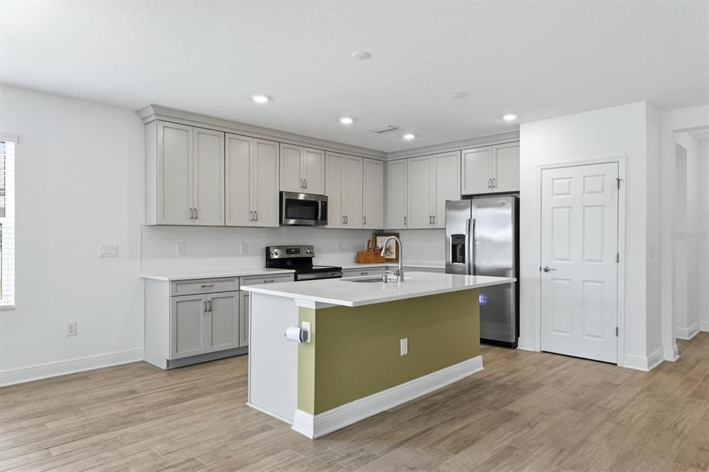 For Sale: $395,000 (4 beds, 2 baths, 1918 Square Feet)
