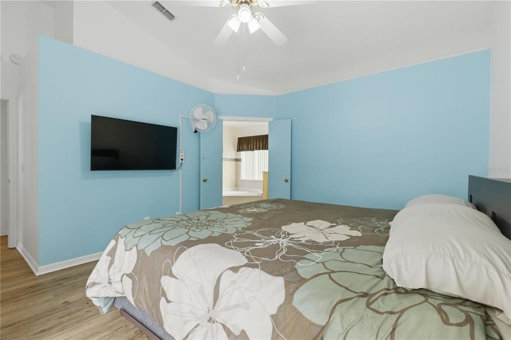 For Sale: $339,900 (3 beds, 2 baths, 1682 Square Feet)
