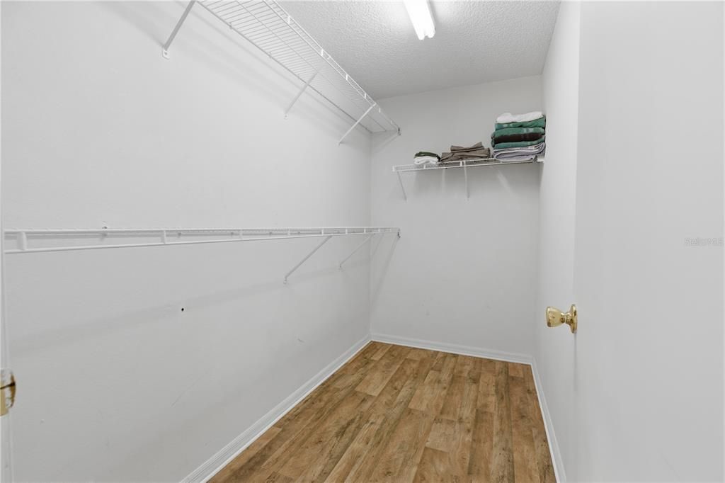 For Sale: $339,900 (3 beds, 2 baths, 1682 Square Feet)