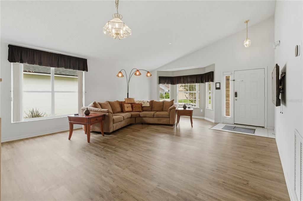 For Sale: $339,900 (3 beds, 2 baths, 1682 Square Feet)