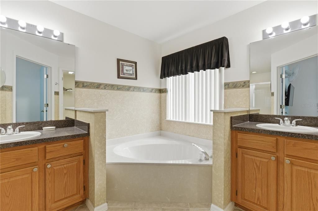 For Sale: $339,900 (3 beds, 2 baths, 1682 Square Feet)