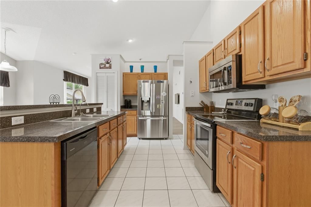 For Sale: $339,900 (3 beds, 2 baths, 1682 Square Feet)