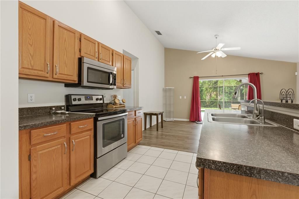 For Sale: $339,900 (3 beds, 2 baths, 1682 Square Feet)