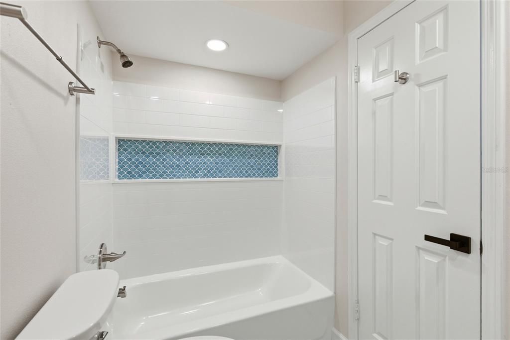 For Sale: $198,000 (2 beds, 2 baths, 1087 Square Feet)