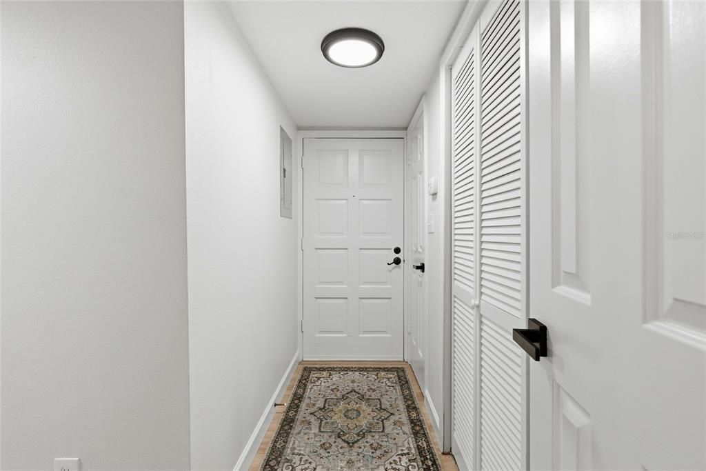 For Sale: $198,000 (2 beds, 2 baths, 1087 Square Feet)