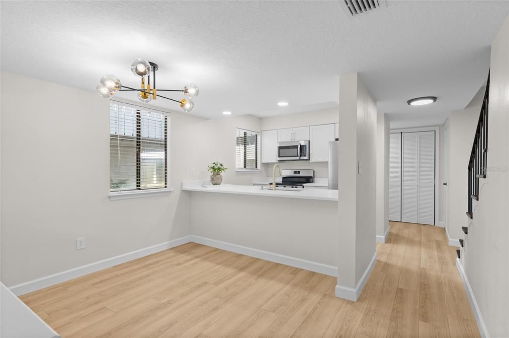 For Sale: $198,000 (2 beds, 2 baths, 1087 Square Feet)