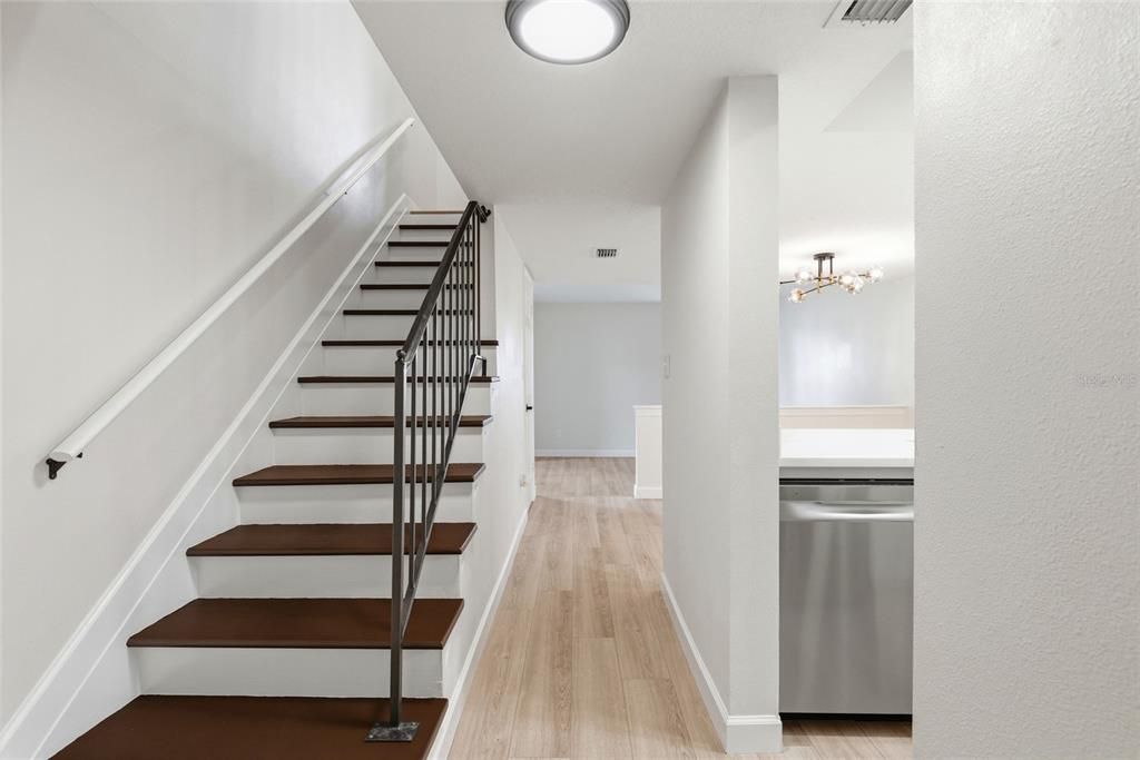 For Sale: $198,000 (2 beds, 2 baths, 1087 Square Feet)