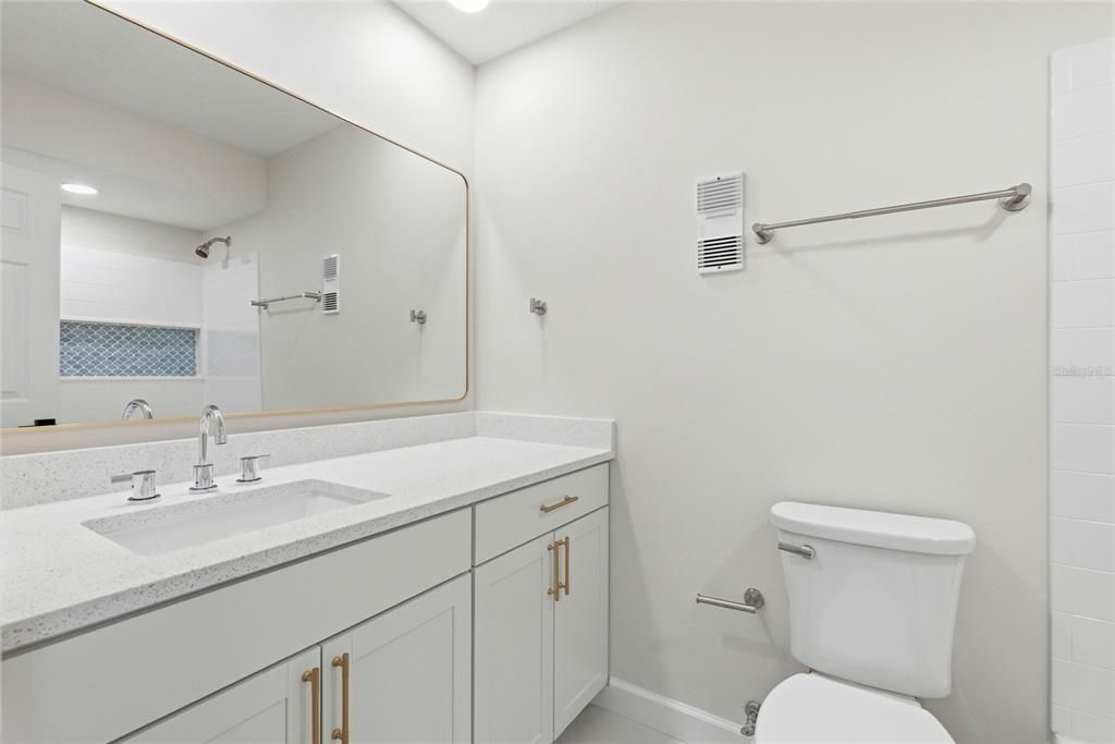 For Sale: $198,000 (2 beds, 2 baths, 1087 Square Feet)